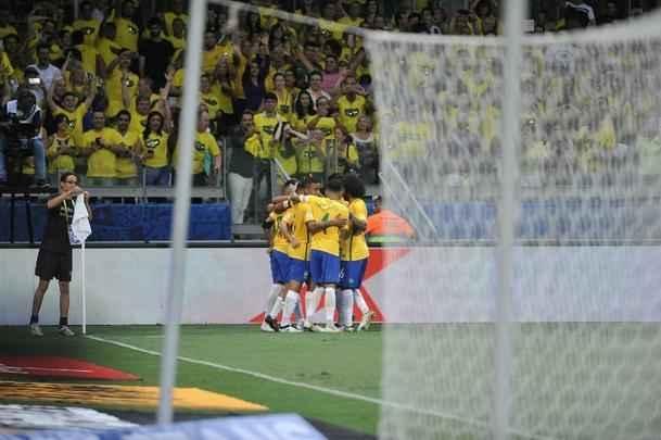 Phillippe Coutinho marcou o primeiro gol do Brasil no Mineiro