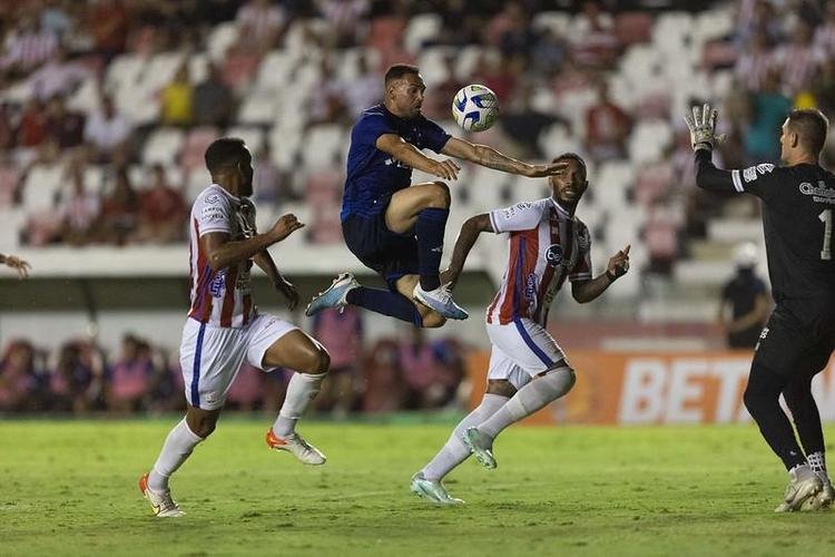 Náutico e Cruzeiro se enfrentaram nesta quinta-feira (13/4), no estádio dos Aflitos, no Recife, pelo jogo de ida da terceira fase da Copa do Brasil