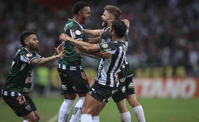Atlético visita Palmeiras em busca da liderança do Brasileiro