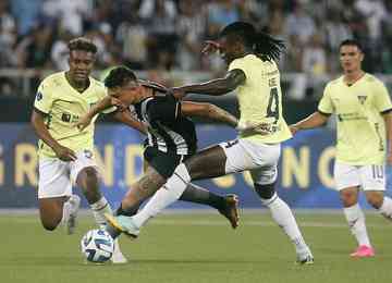 Com mudanças no time titular, o Botafogo não conseguiu superar a LDU e ficou apenas no 0 a 0, no Nilton Santos