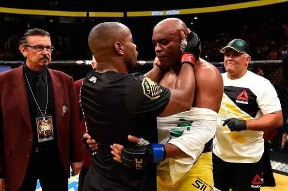 Fotos da derrota de Anderson Silva para Daniel Cormier no UFC 200