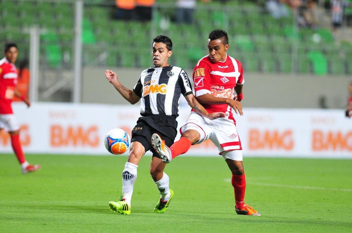 Josu: volante, que jogou pela Seleo Brasileira, chegou ao Atltico em 2013