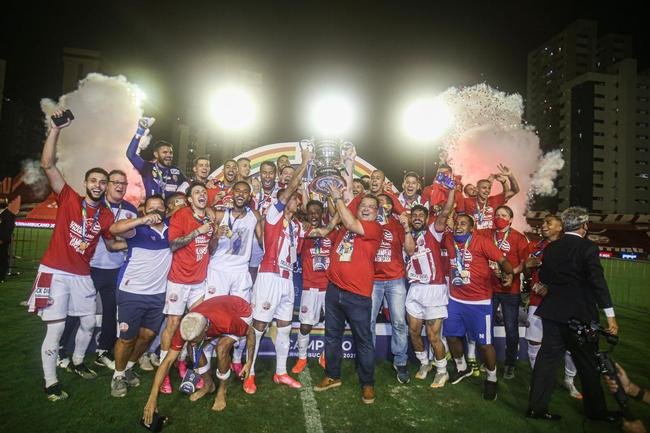 N�utico - Campe�o do Campeonato Pernambucano (12 jogos, 8 vit�rias, 3 empates e 1 derrota - 75% de aproveitamento)