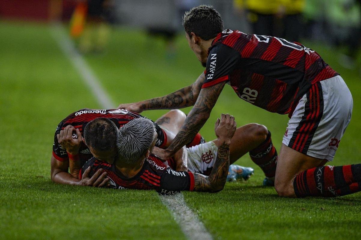 Arrascaeta ampliou para 2 a 0 em gol confirmado pelo VAR: 2 a 0