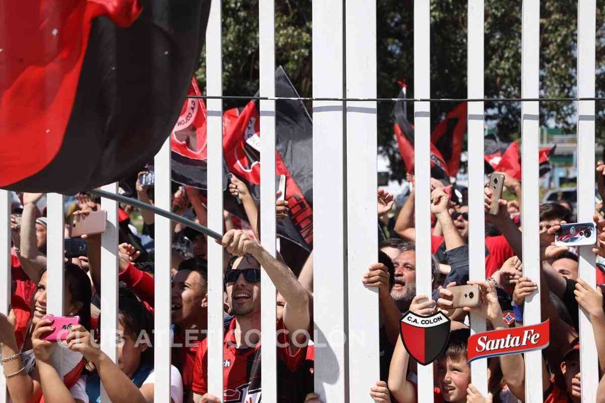 Brasileiros e argentinos se enfrentam nesta quinta-feira, s 21h30, no Mineiro