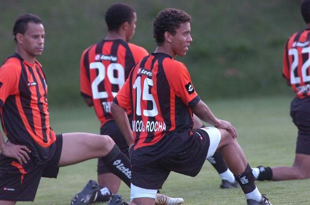 Em primeira temporada como profissional, lateral vestiu a camisa 15