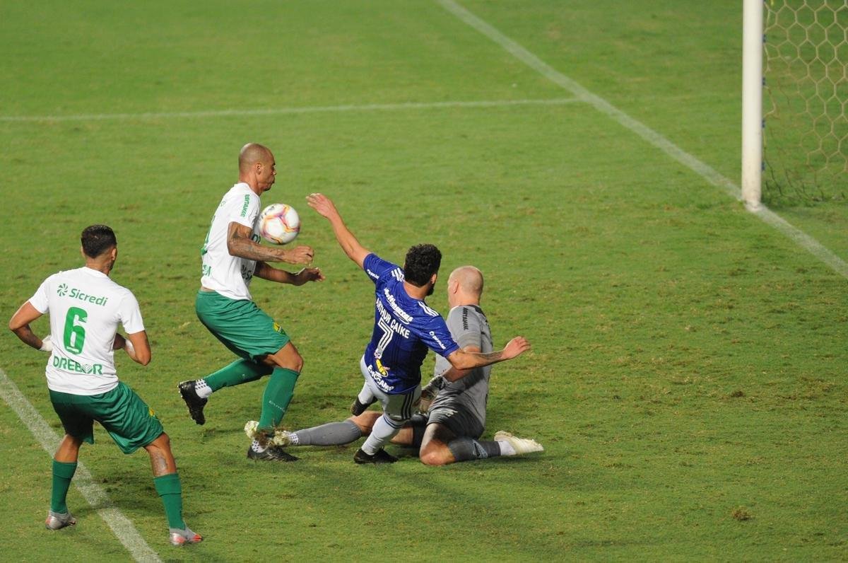 Fotos do jogo entre Cruzeiro e Cuiab, no Independncia, em Belo Horizonte, pela 32 rodada da Srie B do Campeonato Brasileiro