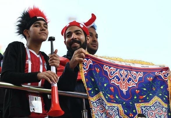 Arrascaeta iniciou o jogo como titular da Celeste, ao lado de Surez e Cavani. Pelo lado egpcio, a estrela Mohamed Salah comeou o jogo no banco de reservas