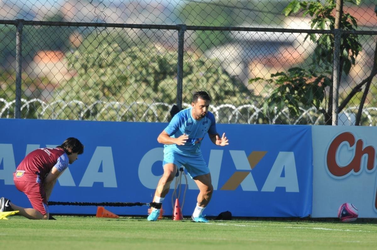 Fotos do treinamento do Cruzeiro desta tera-feira, na Toca II (Alexandre Guzanshe/EM D.A Press)