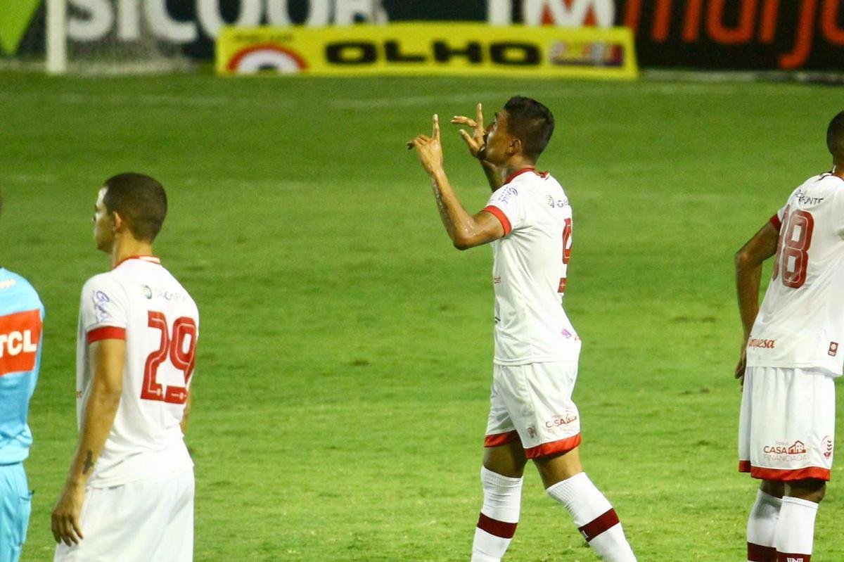Nutico abriu o placar na segunda etapa com Kieza e quando a partida se encaminhava para mais uma vitria Timbu em seus domnios, a Chapecoense empatou aos 48 minutos do segundo tempo