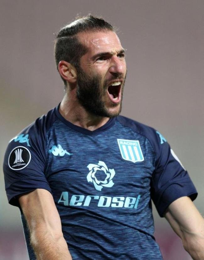 Kappa, da Itlia,  a fornecedora do Racing, da Argentina