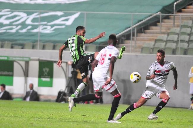 Fotos da partida entre Amrica e So Paulo, nesta quinta-feira (18), no Independncia, em Belo Horizonte, pelas quartas de final da Copa do Brasil.