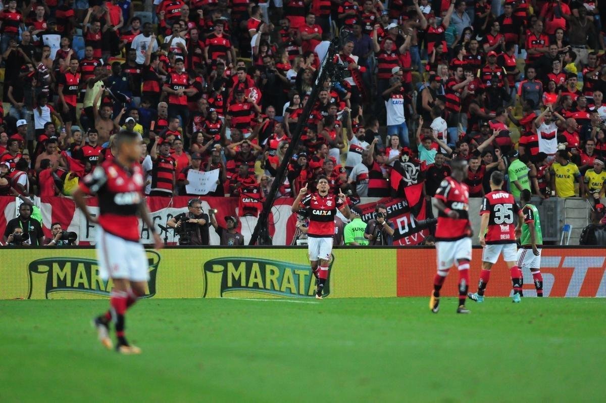 No segundo tempo, Flamengo saiu na frente, com Lucas Paquet. Aos 38, Arrascaeta empatou e fez a alegria da torcida cruzeirense no Maracan
