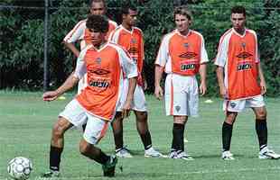 Mrcio Mexerica - O folclrico atacante chegou ao Atltico em 2004, emprestado pelo Boavista, de Portugal. Com a camisa do Galo, foram 12 gols em 32 jogos. Ele deixou o clube no fim daquela temporada. 