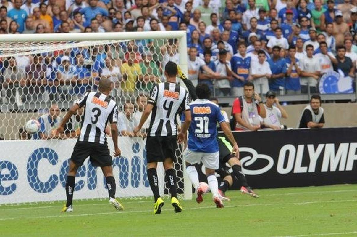 Fotos exclusivas do clssico entre Atltico e Cruzeiro na reabertura do novo Mineiro