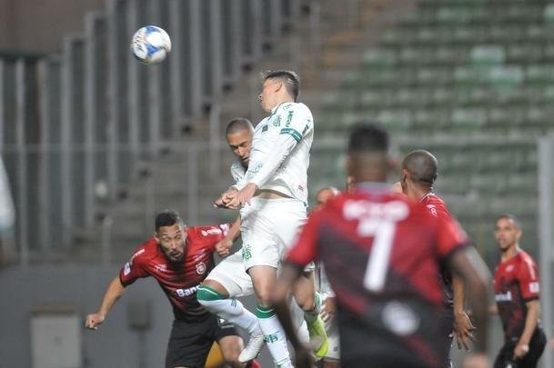 Fotos de Amrica x Brasil de Pelotas, no Independncia, pela 24 rodada da Srie B