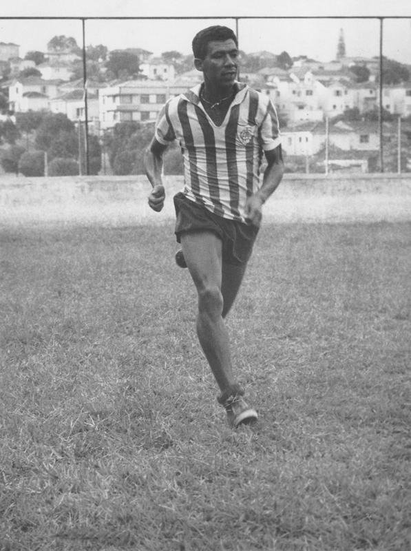 01/04/1964 - O jogador de futebol do Amrica, Jair Bala