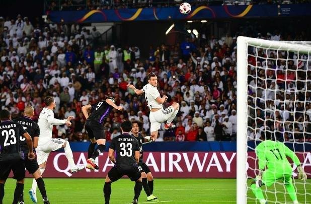 Com gols de Modric, Sergio Ramos, Llorente e Yahia (contra), Real Madrid derrotou o Al Ain por 4 a 1 e fez história ao conquistar seu terceiro título consecutivo do Mundial de Clubes