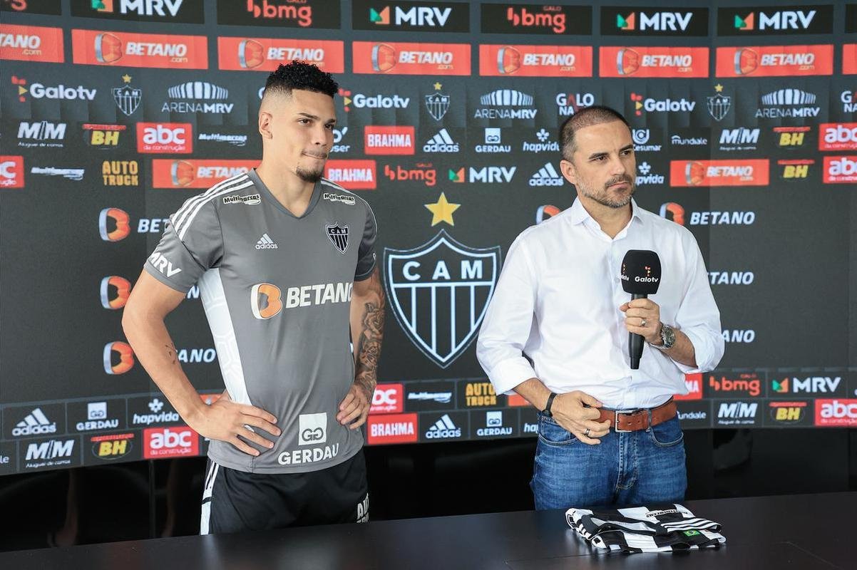 Paulinho foi oficialmente apresentado na Cidade do Galo nesta sexta-feira (16/12).