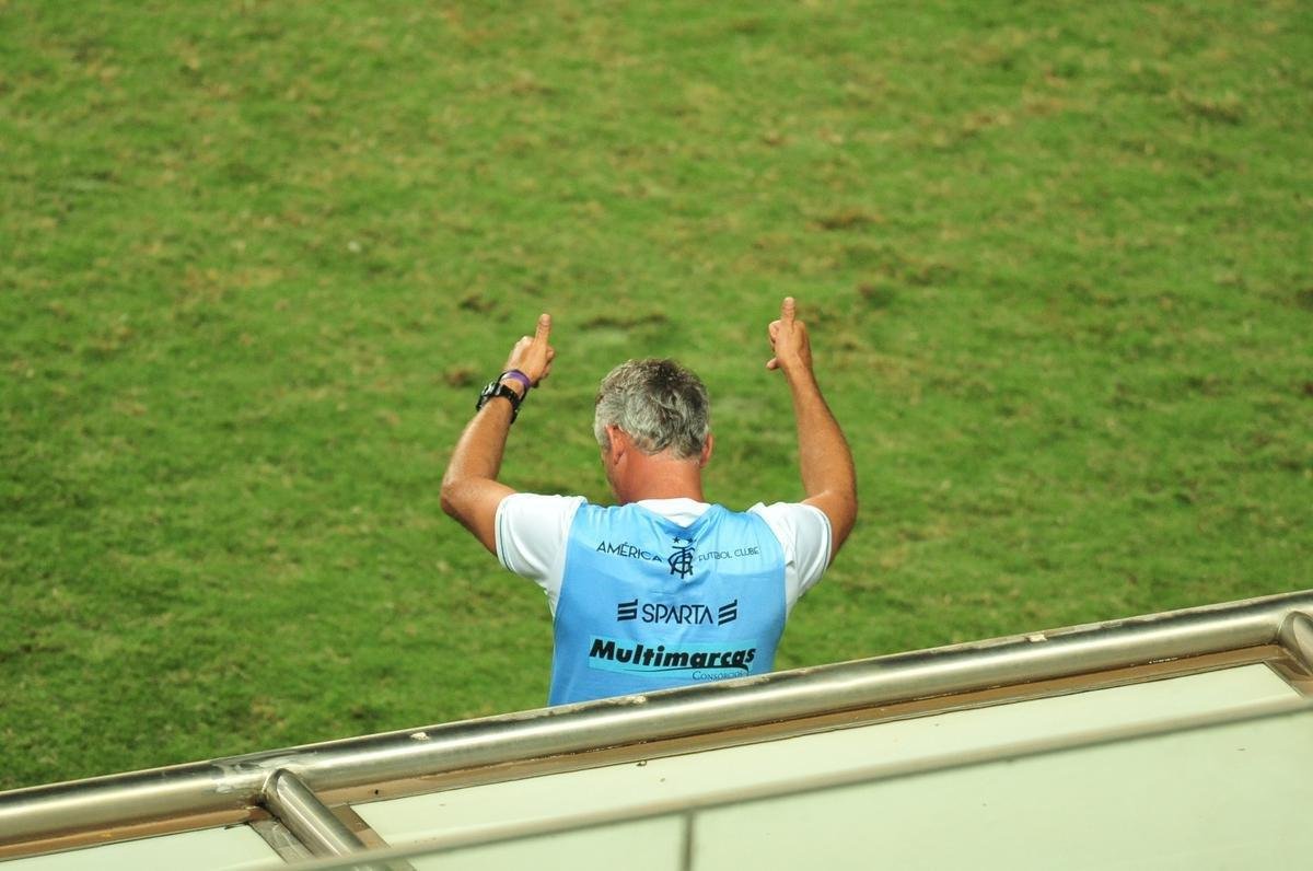 Amrica e Botafogo-SP se enfrentaram no Independncia, pela 35 rodada da Srie B