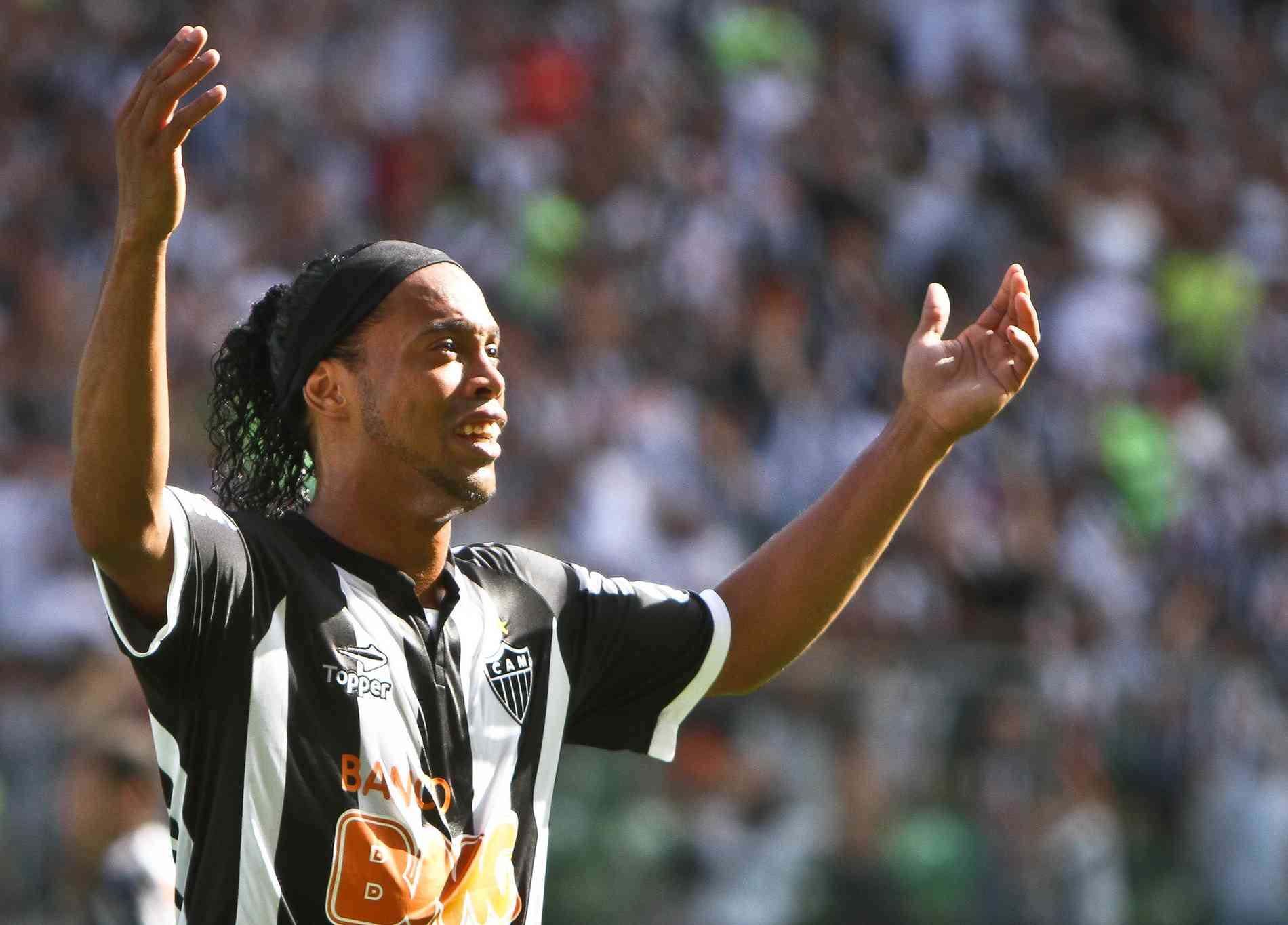 Ronaldinho Gaúcho: o Bruxo que fez sonhar enquanto sorriu