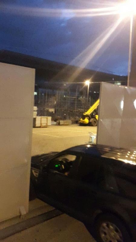 Arquibancada mvel est sendo erguida ao lado dos vestirios do Independncia