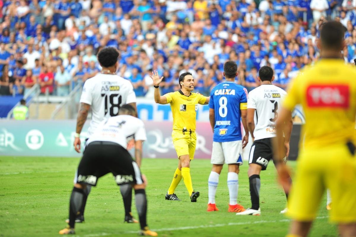 Rafinha, para o Cruzeiro, e Clayson, para o Corinthians, marcaram os gols da partida