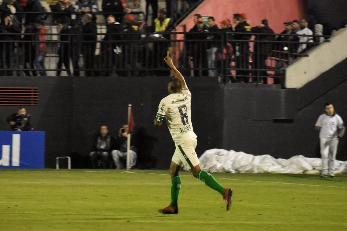 Imagens do jogo entre Amrica e Brasil de Pelotas, no interior gacho, pela Srie B do Brasileiro 