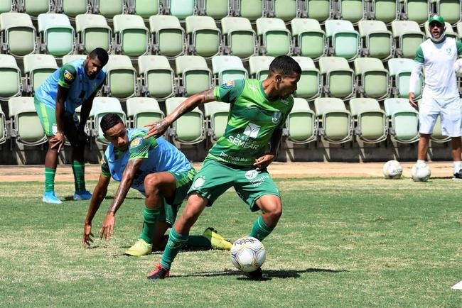 O Amrica segue com treinos preparatrios para a disputa do Campeonato Mineiro 2021. Comandados pelo auxiliar tcnico Mrcio Hahn, jogadores da base americana - e tambm os que tiveram menos oportunidades na temporada 2020 - realizam atividades voltadas ao Estadual.
