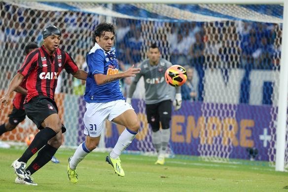 Cruzeiro venceu o Atltico-PR por 1 a 0