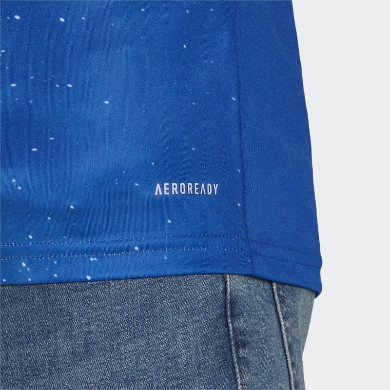 Com mudana no escudo, Cruzeiro lana a nova camisa para a temporada de 2022 