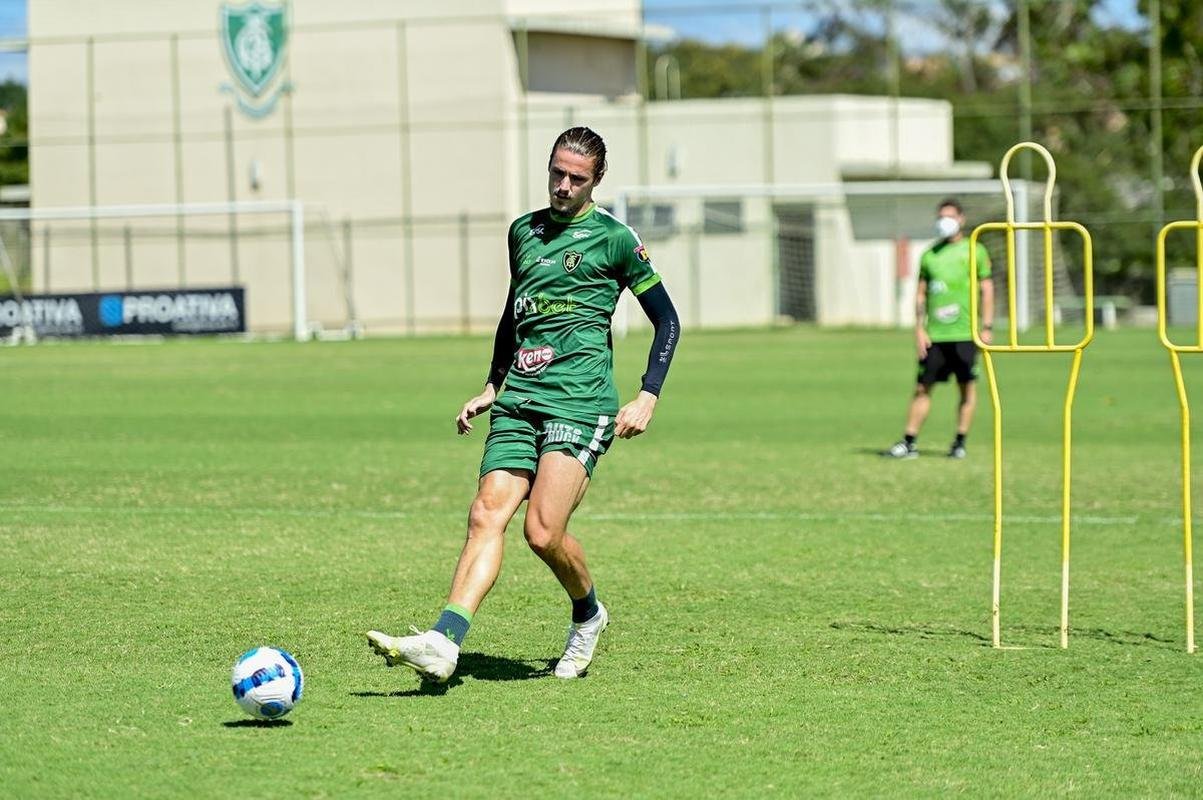 O Amrica realizou, nesta segunda-feira (28), o ltimo treino no CT Lanna Drumond, em Belo Horizonte, antes da viagem ao Paraguai para enfrentar o Guaran, pela Copa Libertadores.