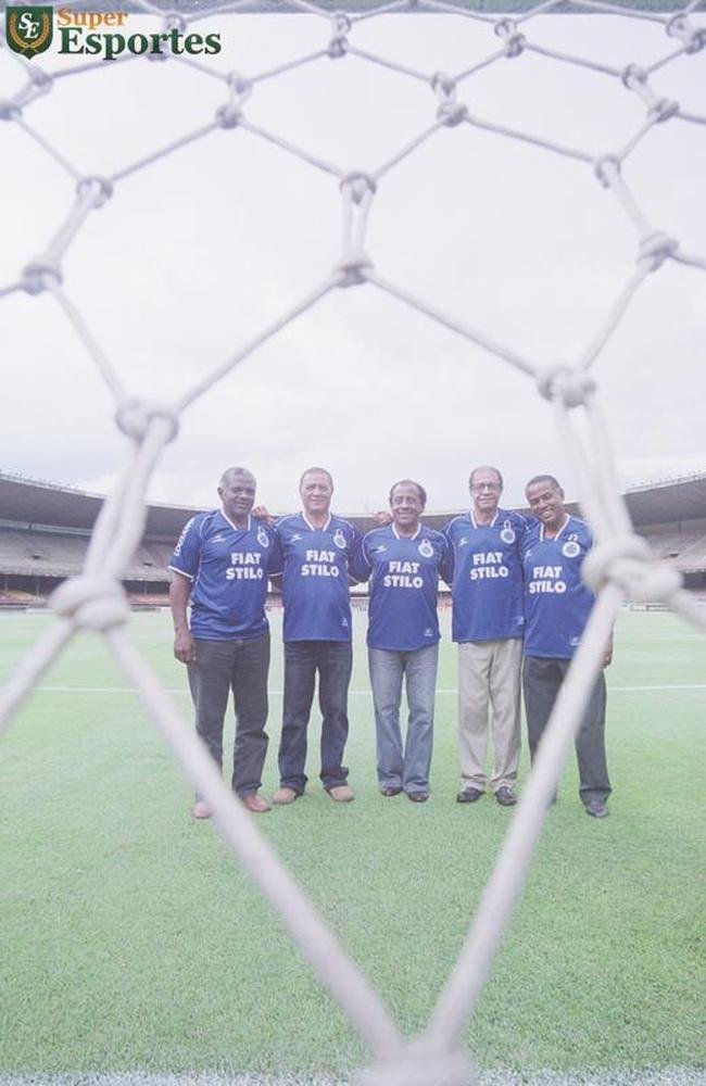 Z� Carlos, Hilton Oliveira, Dirceu Lopes, Evaldo e Neco em reportagem do Estado de Minas/Superesportes no Mineir�o