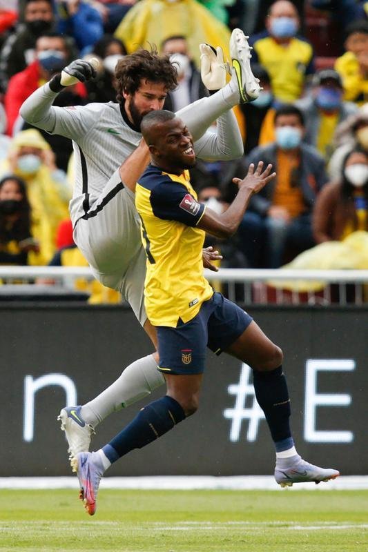 Brasil empatou com Equador em Quito, em jogo com arbitragem confusa 