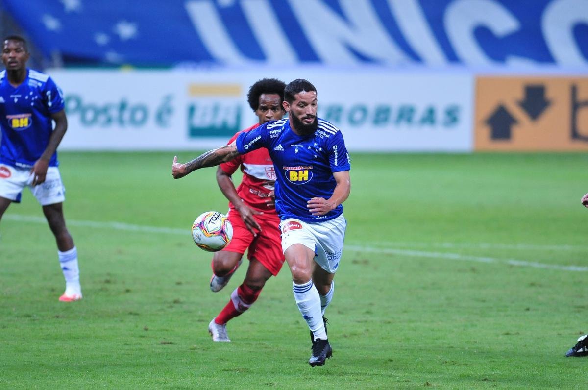 Fotos do duelo entre Cruzeiro e CRB, no Mineiro, em Belo Horizonte, pela oitava rodada da Srie B do Brasileiro