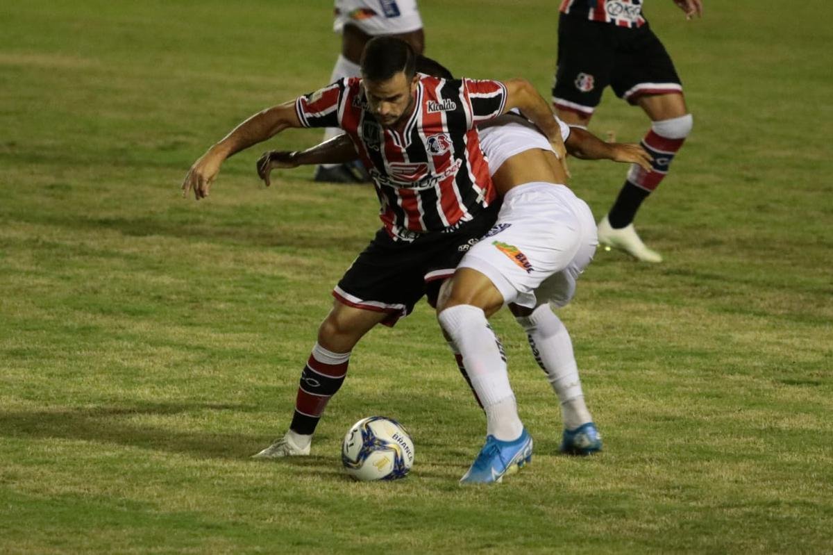 Confiança e Santa Cruz jogam em Feira de Santana na noite deste sábado. Partida vale uma vaga na semifinal da Copa do Nordeste
