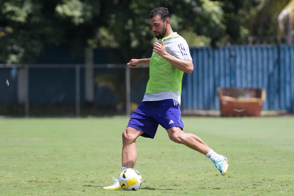 Fotos do primeiro treino do tcnico portugus Pepa no Cruzeiro