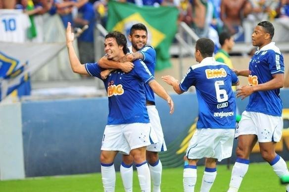 Partida vlida pela 33 rodada do Brasileiro, no Mineiro