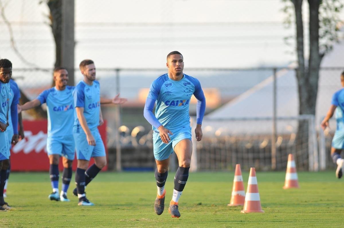 Fotos do treino do Cruzeiro desta segunda-feira, na Toca da Raposa II (Alexandre Guzanshe/EM D.A Press)