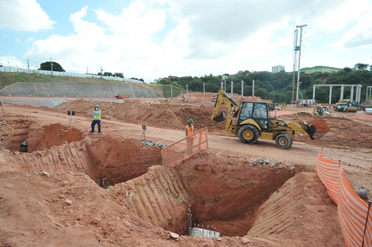 Arena MRV completa um ano de obras neste 20 de abril de 2021. Veja como est o andamento da construo do estdio do Atltico, que tem previso de ficar pronto em outubro de 2022. Sero 46 mil lugares, 2.333 vagas de estacionamento, 40 bares e 80 camarotes. O empreendimento fica no bairro Califrnia, em Belo Horizonte. (Fotos de Gladyston Rodrigues/EM/D. A Press)