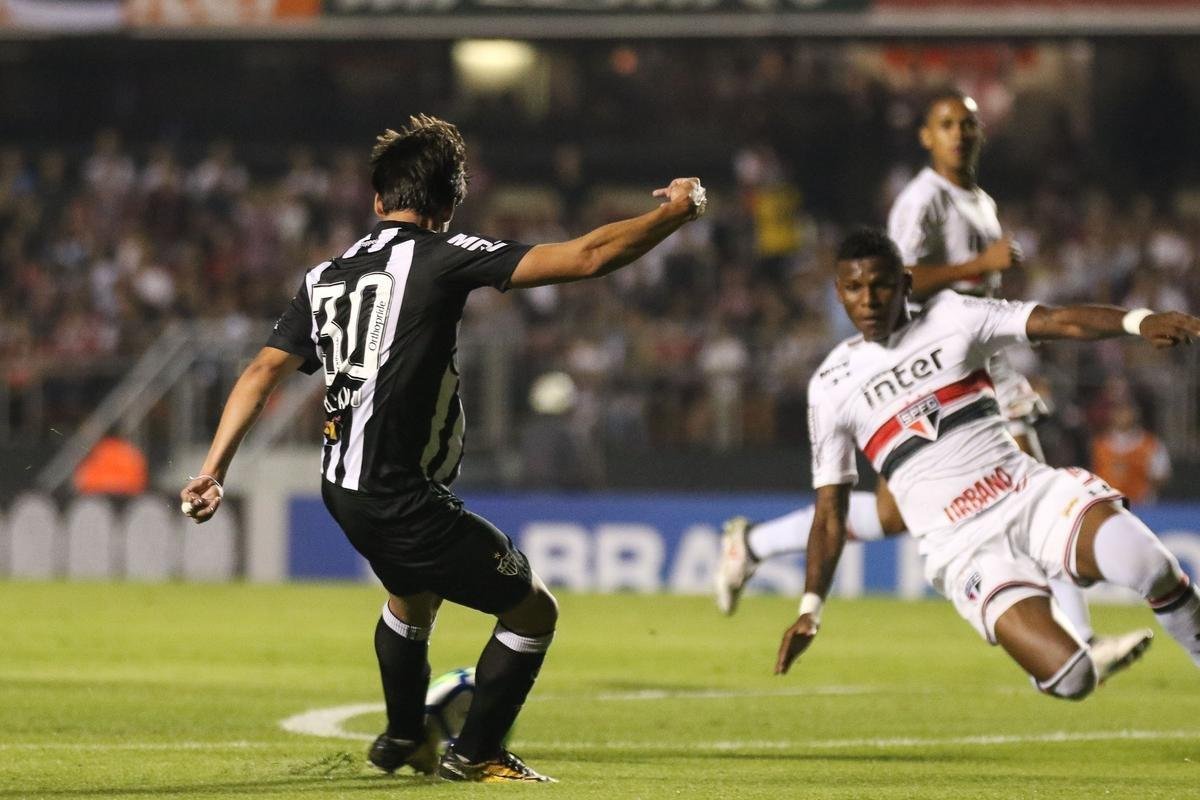 Atlético saiu atrás, conseguiu virada com Róger Guedes e Ricardo Oliveira, mas cedeu empate no Morumbi