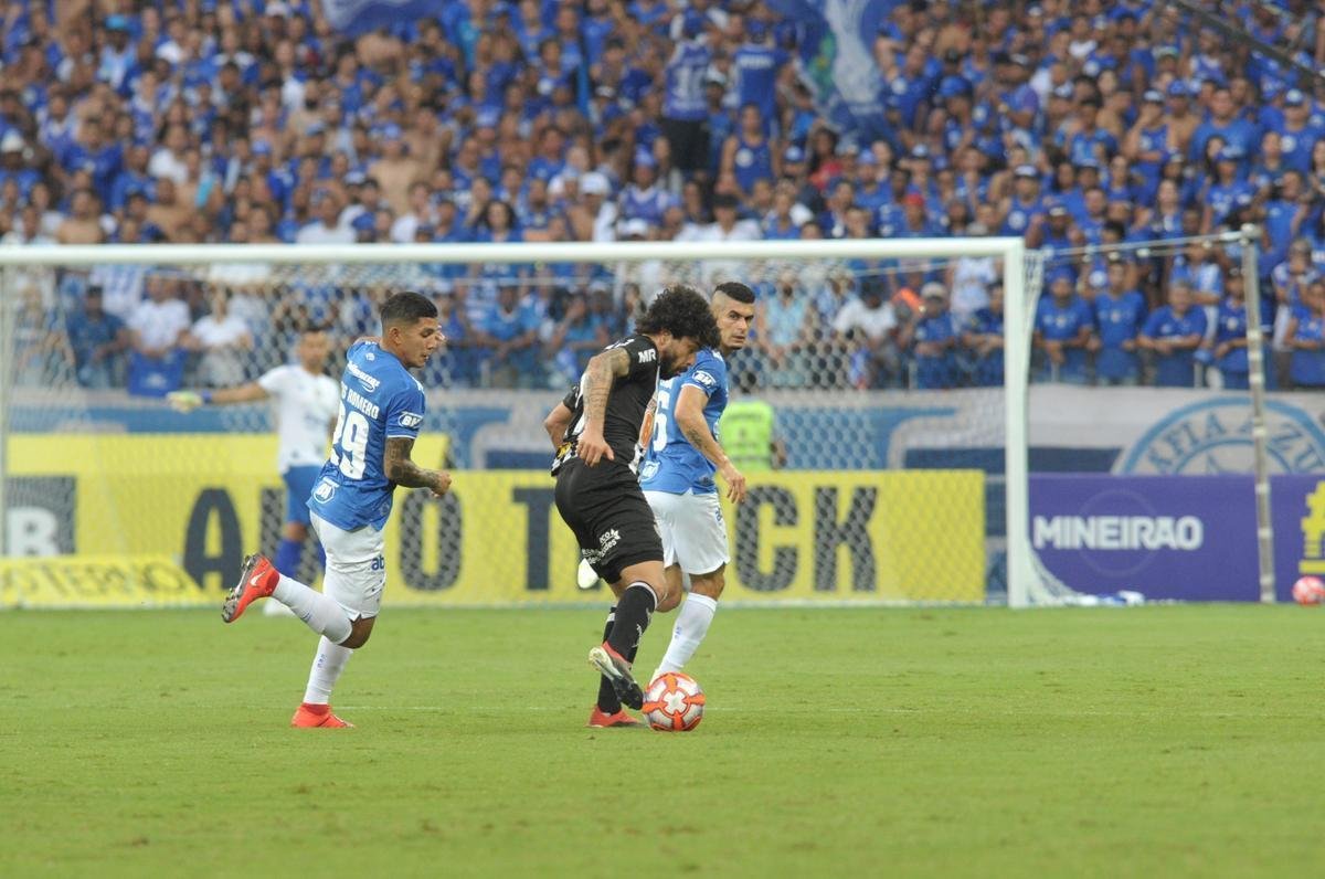 Fotos do primeiro clssico da final do Mineiro, entre Cruzeiro e Atltico, no Mineiro