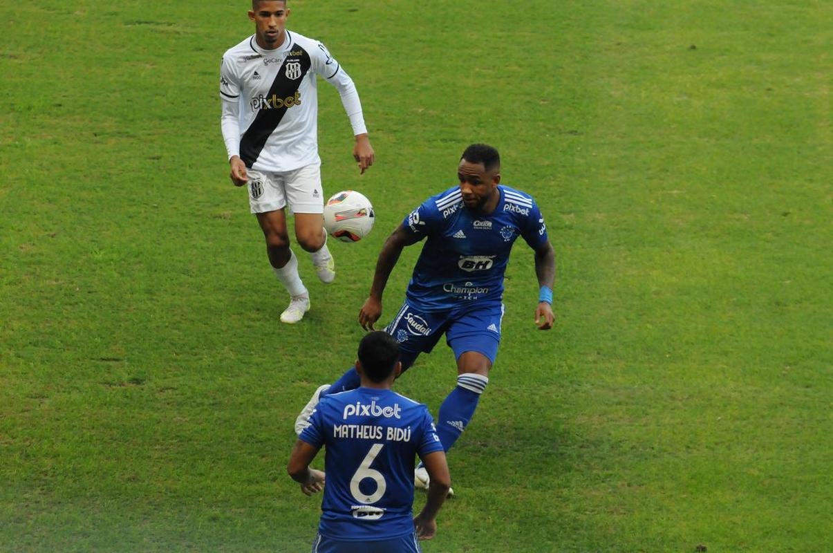 Fotos do jogo entre Cruzeiro e Ponte Preta, no Mineiro, em Belo Horizonte, pela 13 rodada da Srie B do Brasileiro