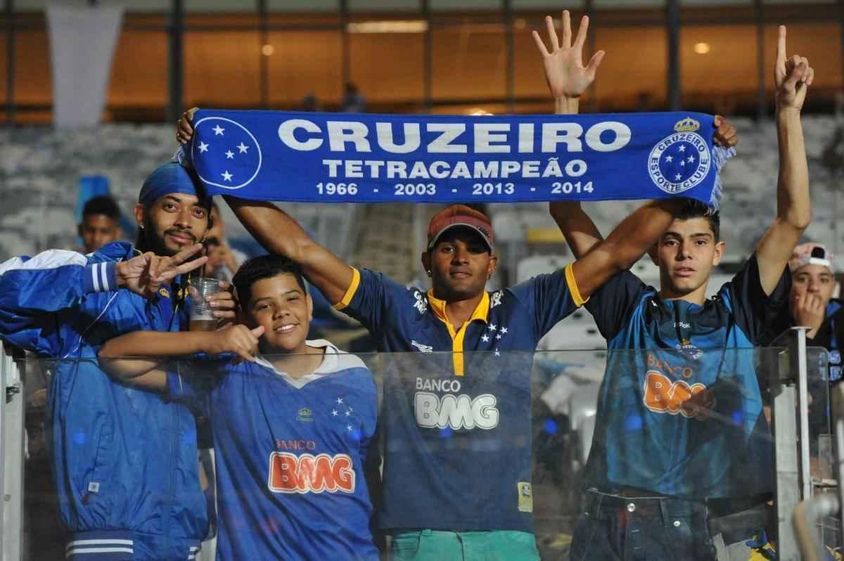 Chegada das torcidas de Cruzeiro e Grmio ao Mineiro para a semifinal da Copa do Brasil