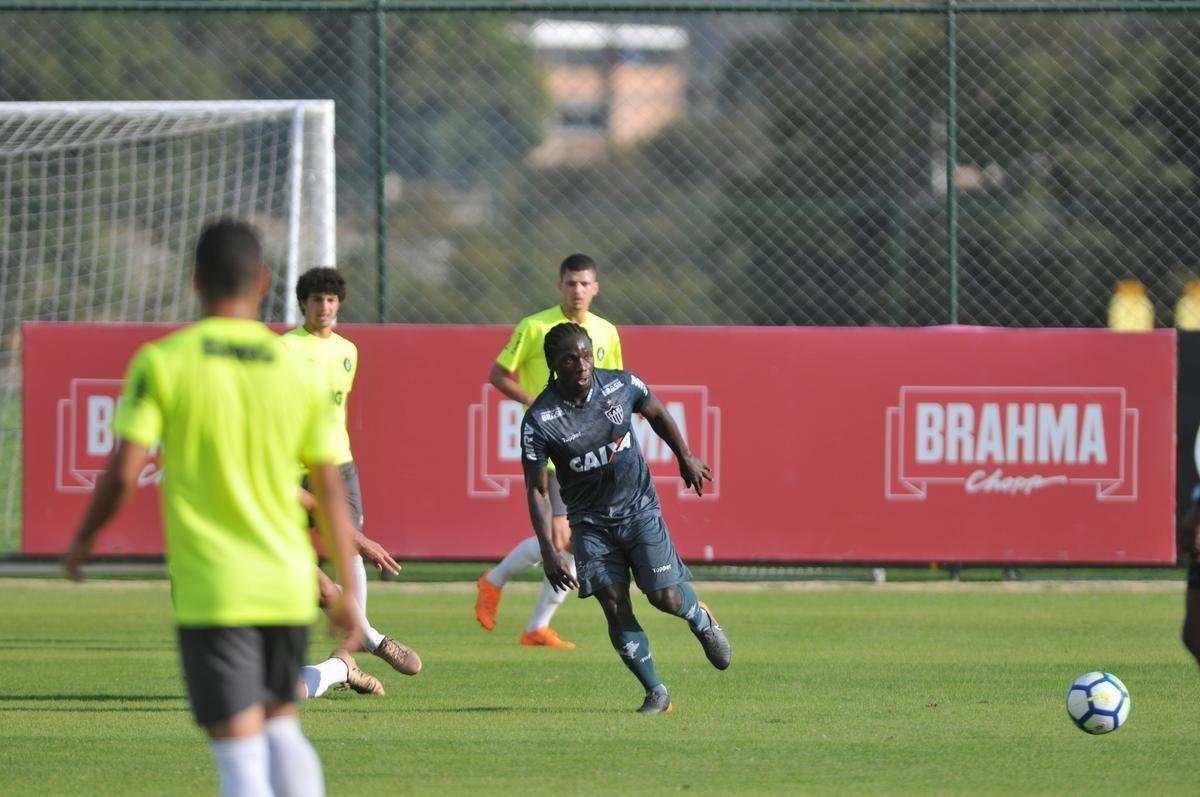 Atltico derrotou Coimbra em jogo-treino na Cidade do Galo com gols de Galdezani, Edinho e Fbio Santos