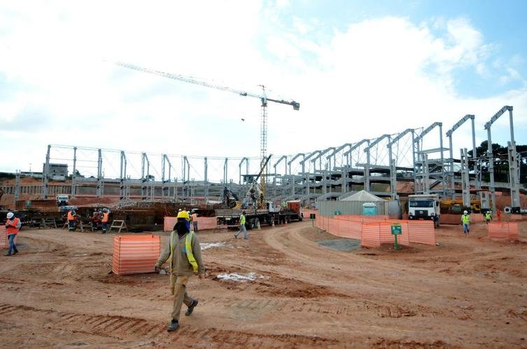 Arena MRV completa um ano de obras neste 20 de abril de 2021. Veja como est o andamento da construo do estdio do Atltico, que tem previso de ficar pronto em outubro de 2022. Sero 46 mil lugares, 2.333 vagas de estacionamento, 40 bares e 80 camarotes. O empreendimento fica no bairro Califrnia, em Belo Horizonte. (Fotos de Gladyston Rodrigues/EM/D. A Press)