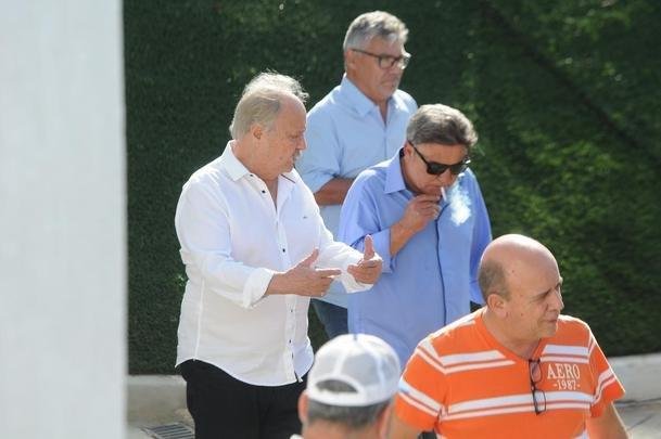 Novo gestor de futebol do Cruzeiro, Zez Perrella deu entrevista nesta sexta-feira, na Tocada Raposa II