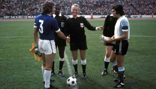 1974 - Brazil wore the blue uniform, j