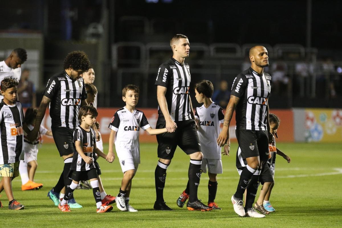 Atlético saiu atrás, conseguiu virada com Róger Guedes e Ricardo Oliveira, mas cedeu empate no Morumbi