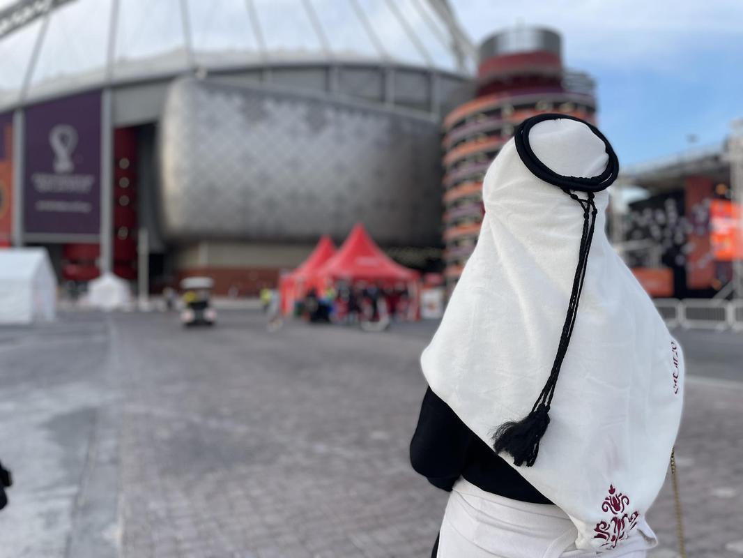 Ambiente masculino e machista do futebol se reproduz em propores maiores na Copa do Mundo. H mulheres como torcedoras nos estdios, mas em pequena quantidade